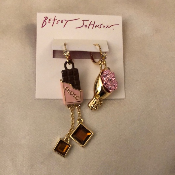 Betsey Johnson Sweetheart Swoon Chocolate & Rose Bouquet Mismatch Drop Earrings - Picture 1 of 13